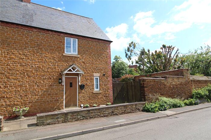2 Bedroom Semi Detached House For Sale In Phipps Road, Woodford Halse, Northamptonshire, NN11