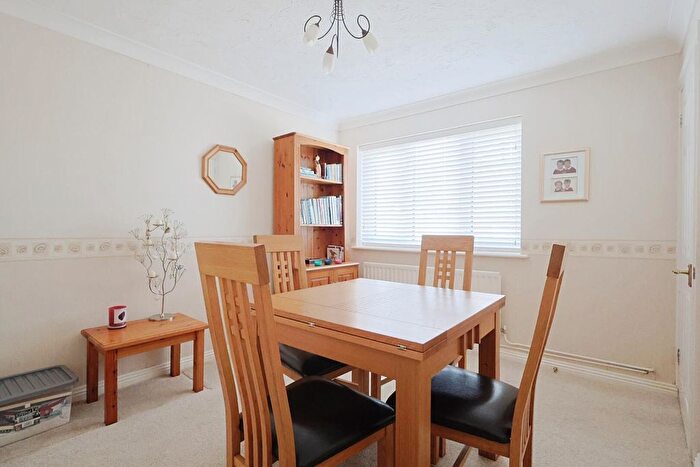 4 Bedroom Detached House For Sale In Dogwood Road, Broadstone, BH18 - Photo 6