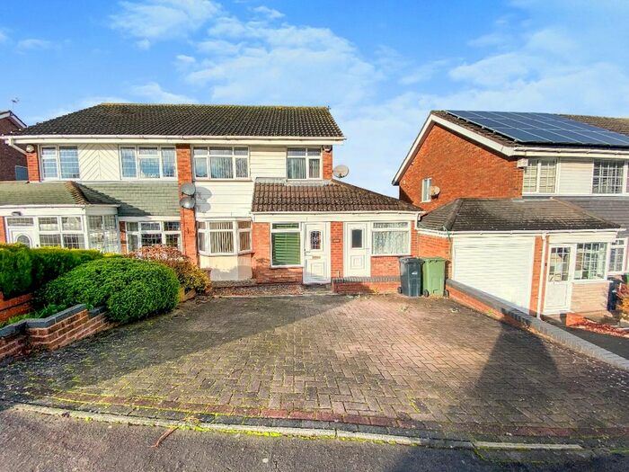 4 Bedroom Semi-Detached House To Rent In Seymour Road, Stourbridge, DY9