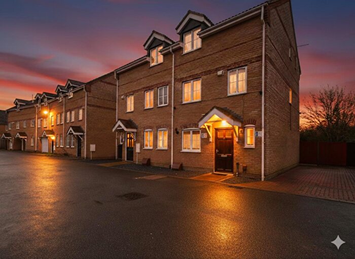 3 Bedroom Semi Detached House For Sale In Phoenix Close, Peterborough, PE2