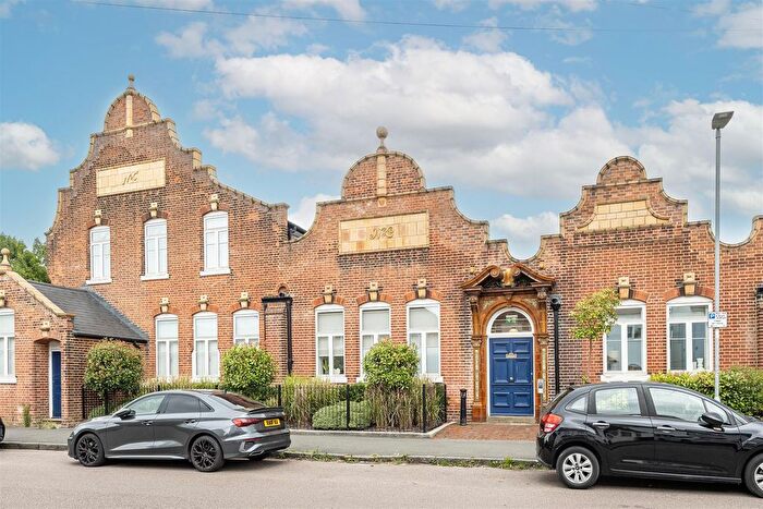 2 Bedroom Flat For Sale In Sutton Road, St. Albans, AL1