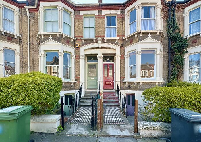 2 Bedroom Flat To Rent In Waller Road, London, SE14