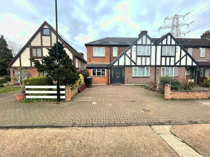 4 Bedroom End Of Terrace House To Rent In Bedford Crescent, Enfield, Middlesex, EN3