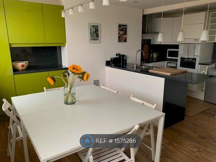2 Bedroom Flat To Rent In Stoke Newington, London, N16