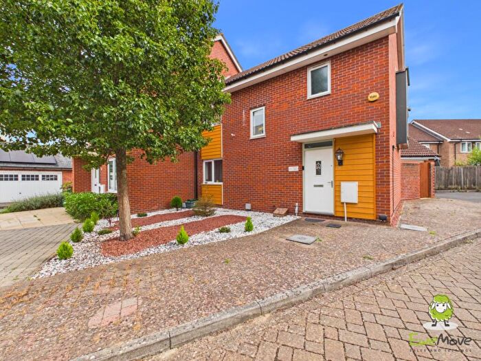 3 Bedroom Semi-Detached House For Sale In Edmund Court, Basingstoke, Hampshire, RG24