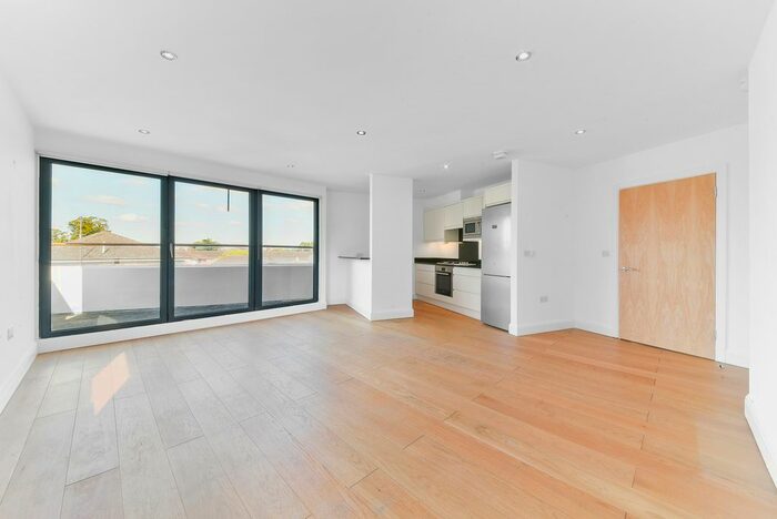 2 Bedroom Flat To Rent In Surbiton Hill Road, Surbiton, KT6