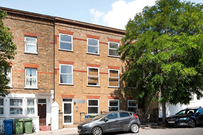 2 Bedroom Apartment For Sale In Whateley Road, London, SE22