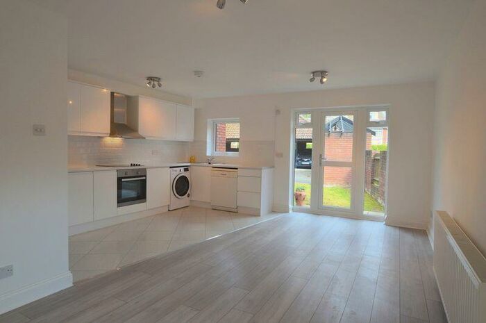 1 Bedroom Maisonette To Rent In Westfield Park, Hatch End, HA5