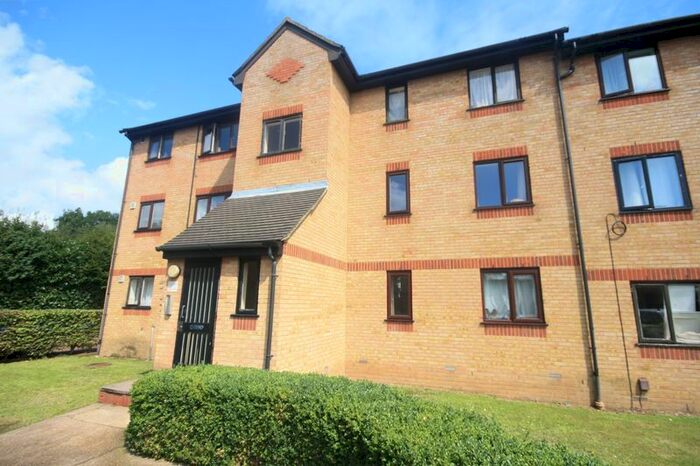 2 Bedroom Flat To Rent In Dehavilland Close, Northolt, UB5