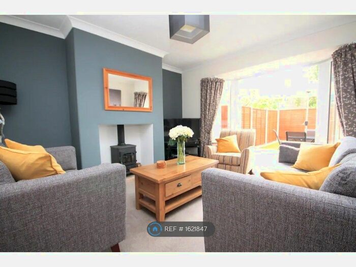 3 Bedroom Semi-Detached House To Rent In Southolme Drive, York, YO30