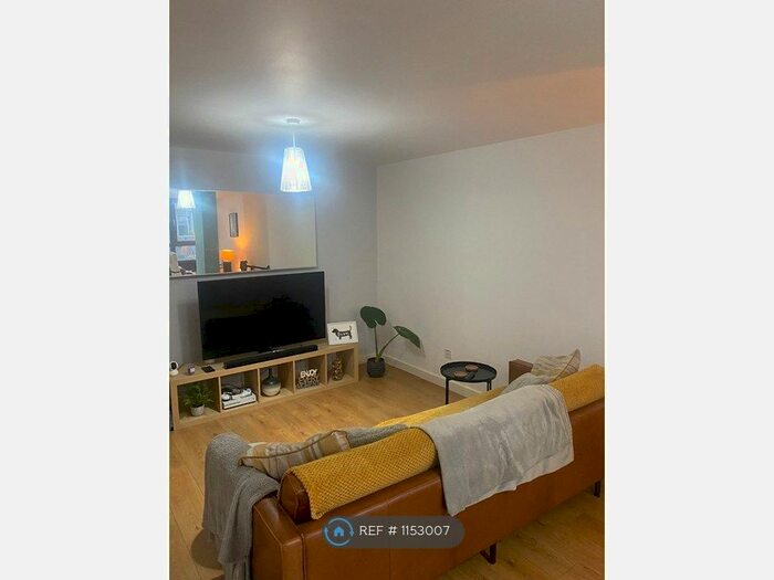 1 Bedroom Flat To Rent In Courtenay House, London, SW2