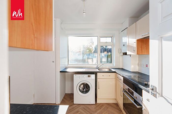2 Bedroom Flat For Sale In Hangleton Road, Hove, BN3