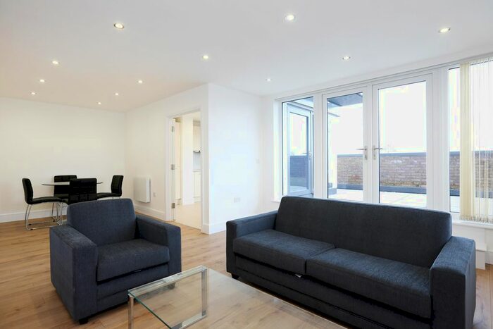 2 Bedroom Flat To Rent In Roehampton Lane, London, SW15