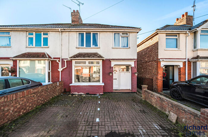 3 Bedroom Semi-Detached House For Sale In Cumberland Road, Old Walcot, Swindon, SN3