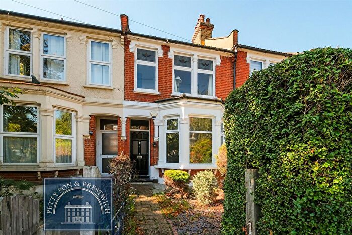 2 Bedroom Flat For Sale In Poppleton Road, Leytonstone, E11