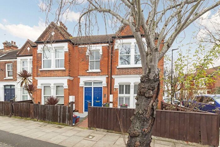 2 Bedroom Flat To Rent In Thames Road, Chiswick, W4