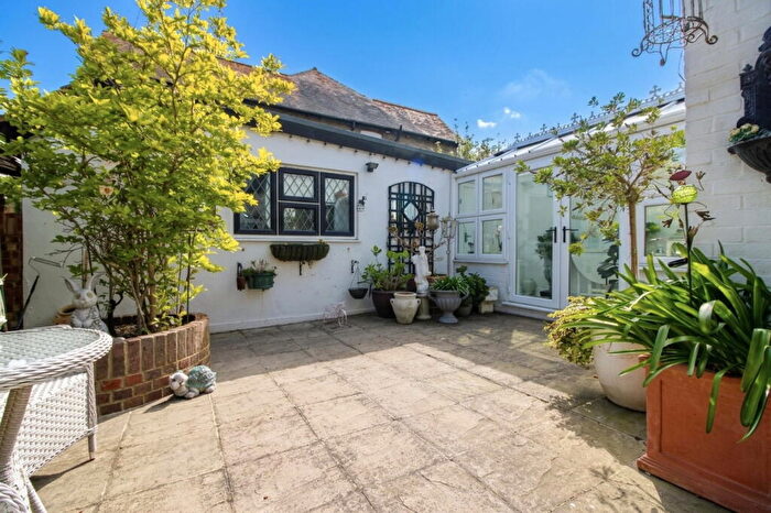4 Bedroom Detached House For Sale In All Saints Avenue, Margate, CT9 - Photo 9