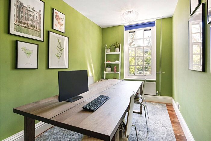 3 Bedroom Flat To Rent In Ruskin House, Erasmus Street, SW1P