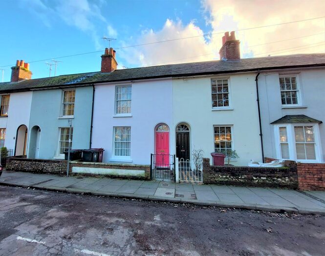 2 Bedroom Terraced House To Rent In Chichester, PO19