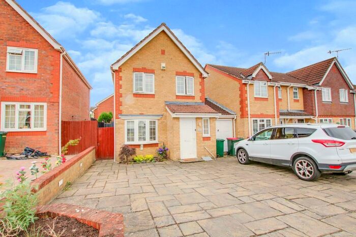 3 Bedroom Link Detached House To Rent In Lyon Close, Maidenbower, RH10