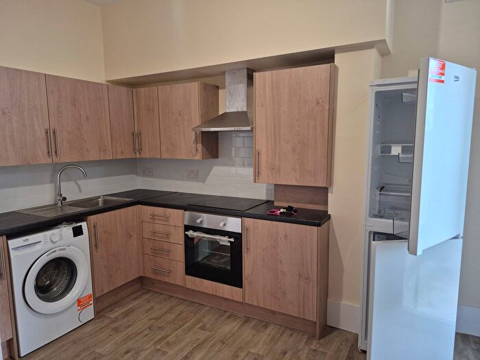 2 Bedroom Flat To Rent In Lodge Road, Croydon, CR0