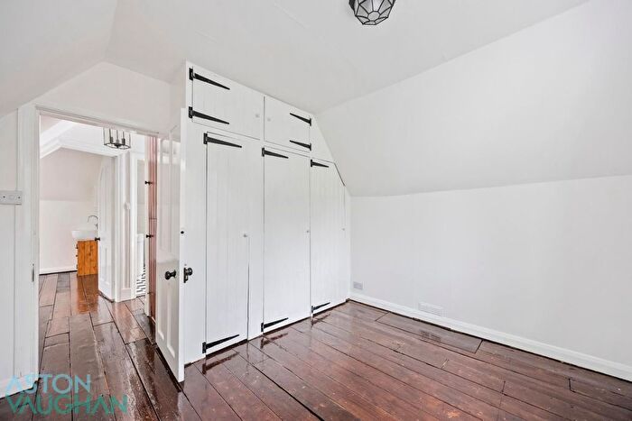 2 Bedroom Detached House To Rent In Cedars Gardens, Brighton, BN1