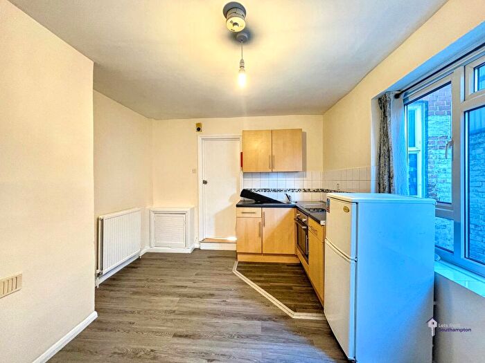 1 Bedroom Flat To Rent In Denzil Avenue Southampton, SO14