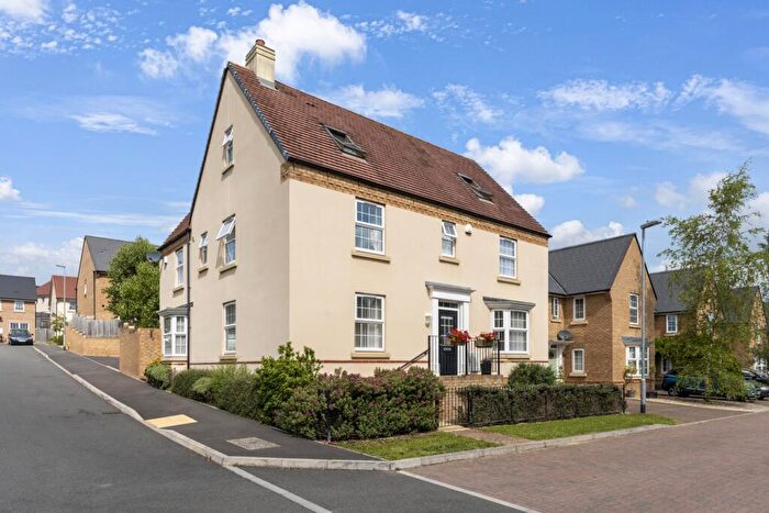 6 Bedroom Detached House For Sale In Frobisher Road, Yeovil, BA21