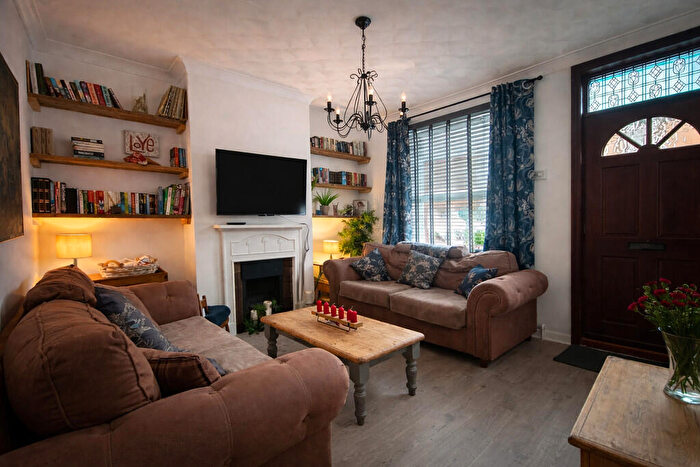 3 Bedroom End Of Terrace House To Rent In New Road, Fareham, PO16