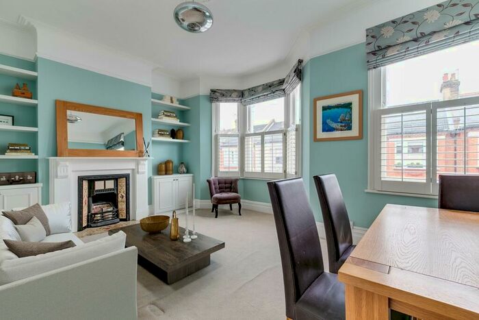 3 Bedroom Flat To Rent In Manchuria Road, London, SW11