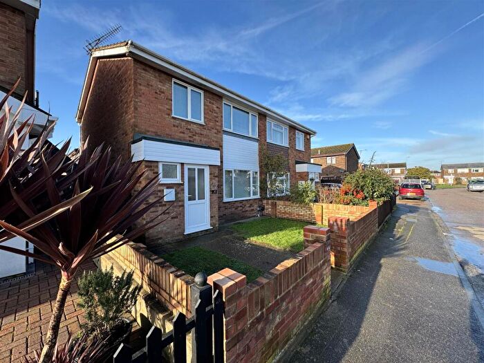 3 Bedroom House To Rent In Email Harvest Road, Canvey Island, SS8