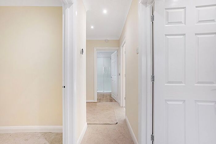 1 Bedroom Bungalow For Sale In Gorringe Avenue, South Darenth, Dartford, DA4