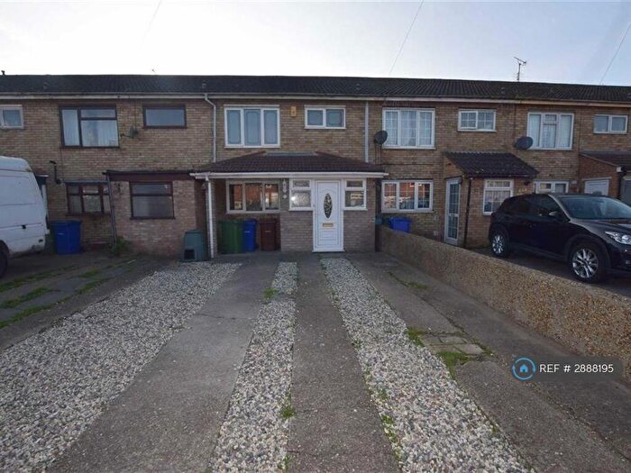 3 Bedroom Terraced House To Rent In Brunel Close, Tilbury, RM18