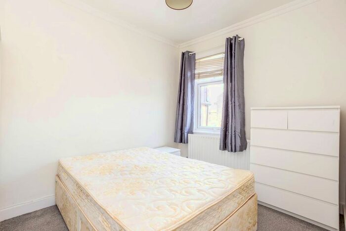 1 Bedroom Flat To Rent In Palmerston Road, South Wimbledon, London SW19