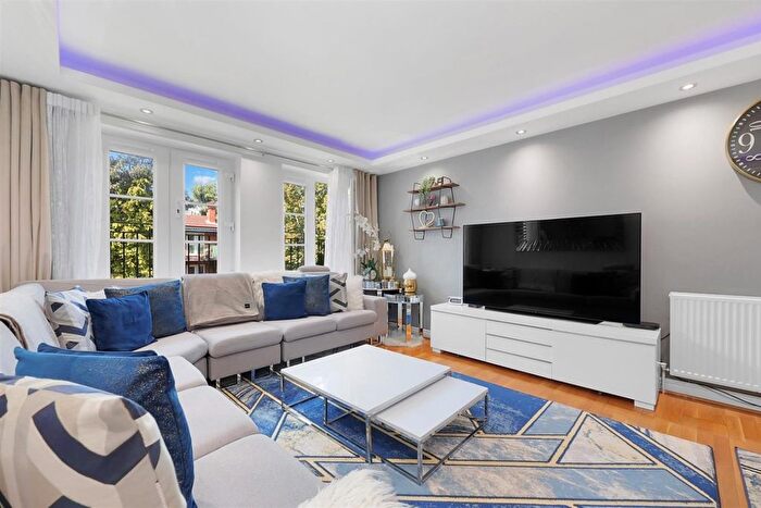 2 Bedroom Flat To Rent In Dover Close, London, NW2