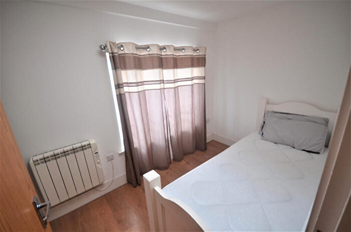 2 Bedroom Flat To Rent In Barkingside, IG6