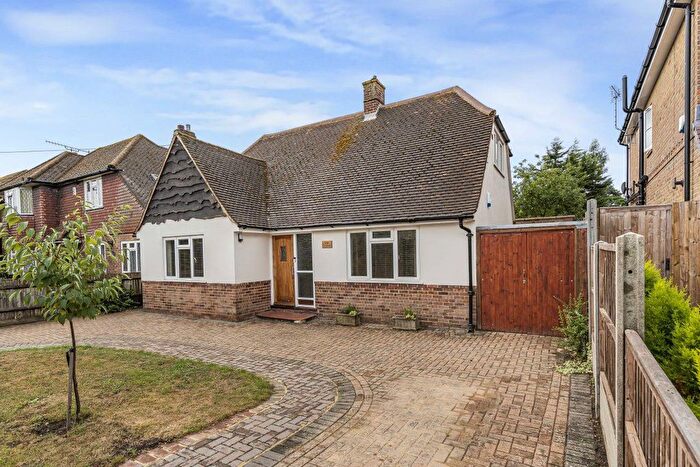 4 Bedroom Bungalow To Rent In Mole Road, Fetcham, KT22