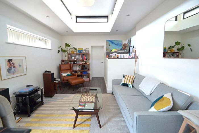 1 Bedroom Flat To Rent In Seven Sisters Road, London, N7