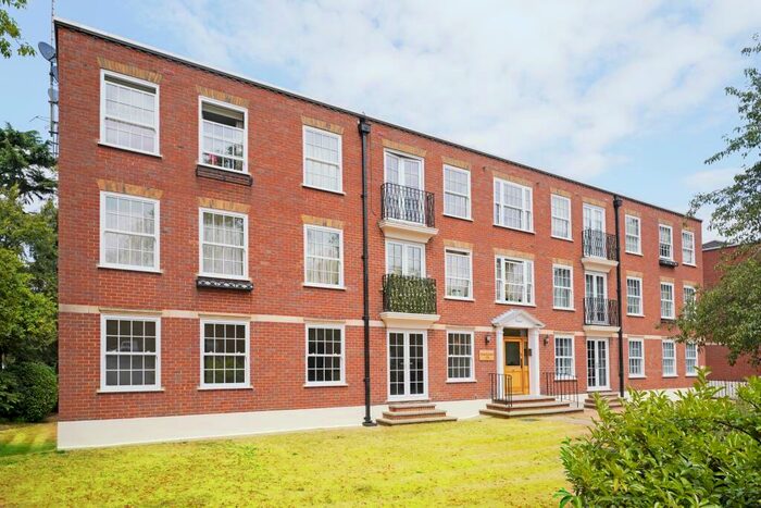 2 Bedroom Apartment To Rent In St Georges Avenue, Weybridge, KT13