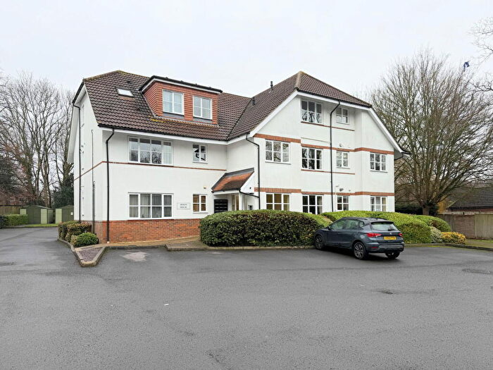 2 Bedroom Apartment To Rent In Two Rivers Way, Newbury, RG14
