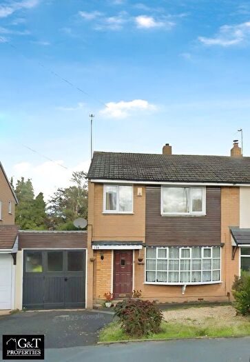 3 Bedroom Semi-Detached House To Rent In Buckingham Grove, Kingswinford, DY6