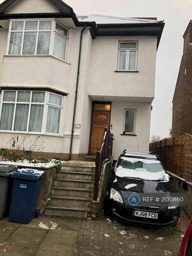 3 Bedroom Flat To Rent In Bell Lane, Hendon London, NW4