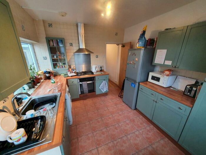 5 Bedroom House To Rent In Heathfield Place, Heath, CF14