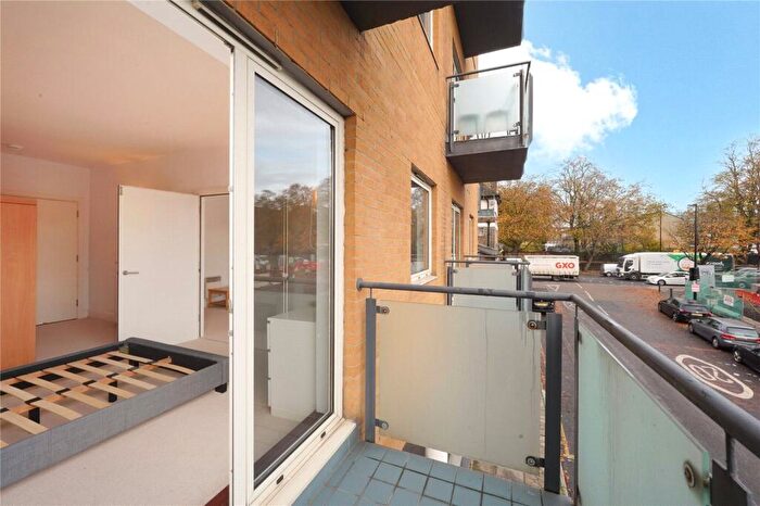 2 Bedroom Apartment To Rent In Artichoke Hill, London, E1W