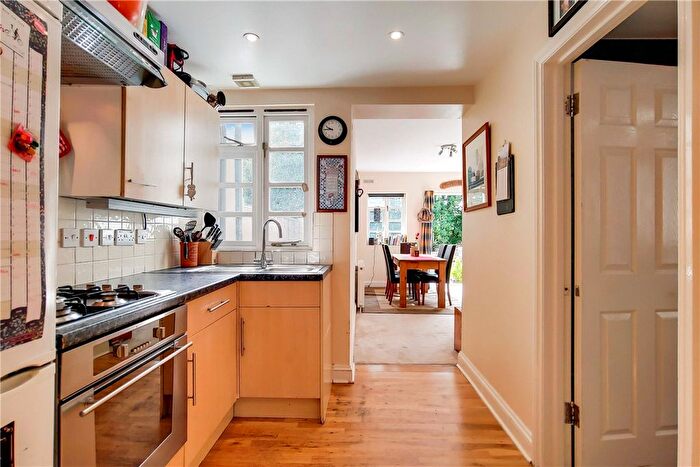 2 Bedroom Flat To Rent In Gleneagle Road, London, SW16
