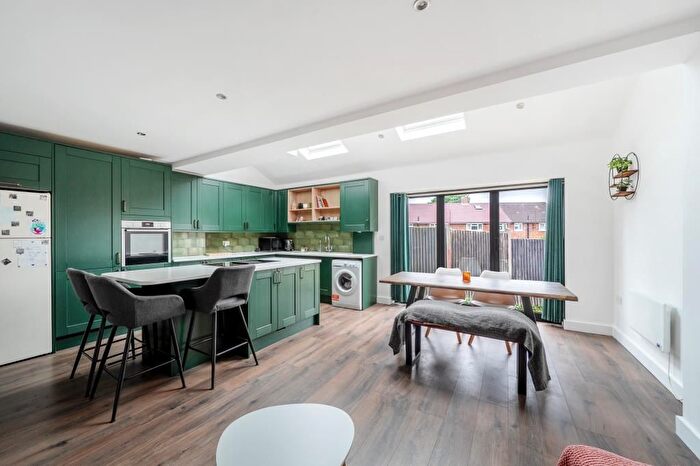 3 Bedroom End Of Terrace House For Sale In Woking, Surrey, GU22