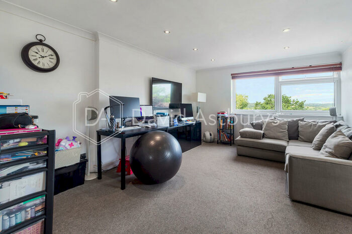 1 Bedroom Apartment To Rent In Dunraven Drive, Enfield, EN2