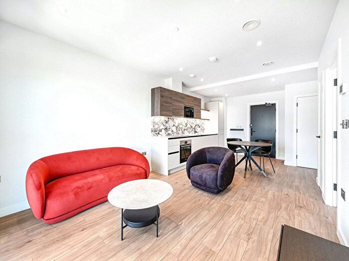 1 Bedroom Flat To Rent In Uncle Acton, Victoria Road, W3