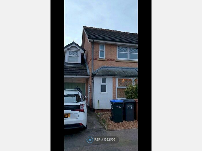 4 Bedroom Semi-Detached House To Rent In Emley Close, Northampton NN3
