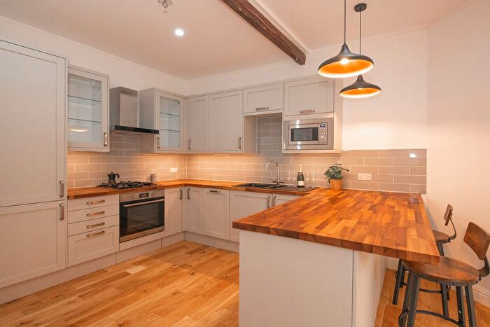2 Bedroom Flat To Rent In Carlton Road, Godstone, RH9